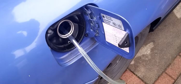 How to remove old gas from the fuel tank