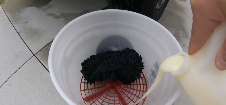 Administer the diluted solution to the vehicle using a wash mitt or sponge.